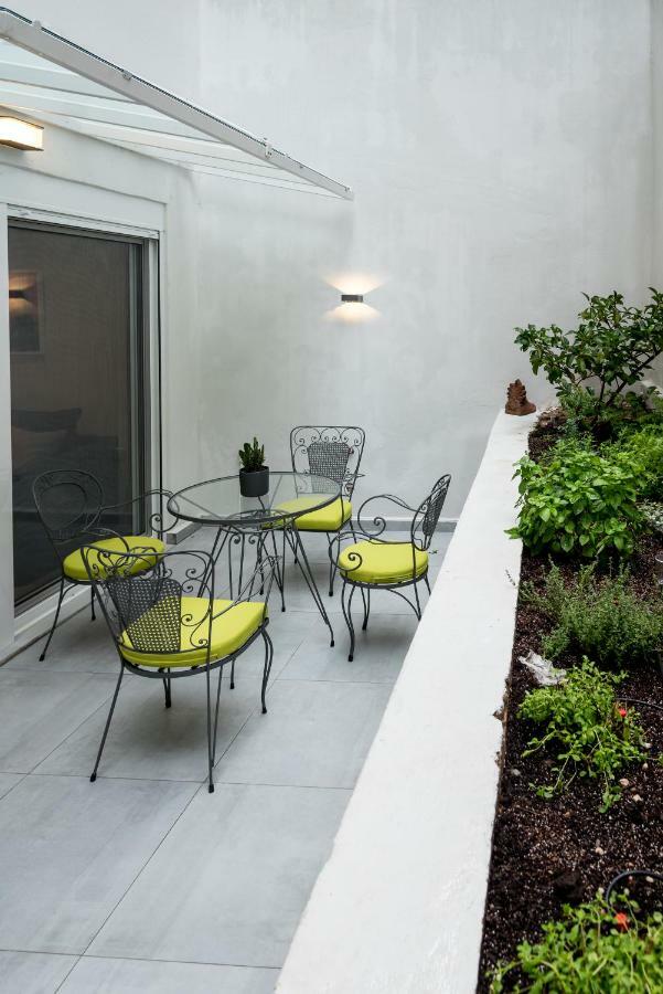 Central Cozy Studio With A Secret Garden Афины Экстерьер фото